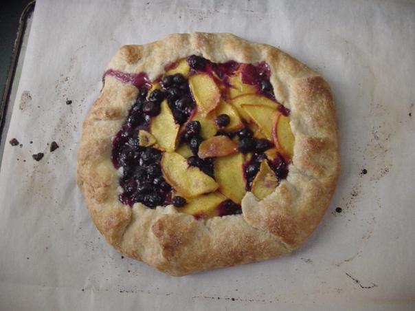 peach and blueberry rustic fruit pie